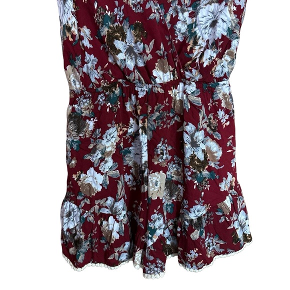 She + Sky Red Floral Sleeveless Cutout Back Crochet Hem Summer Romper Playsuit M - Picture 4 of 8